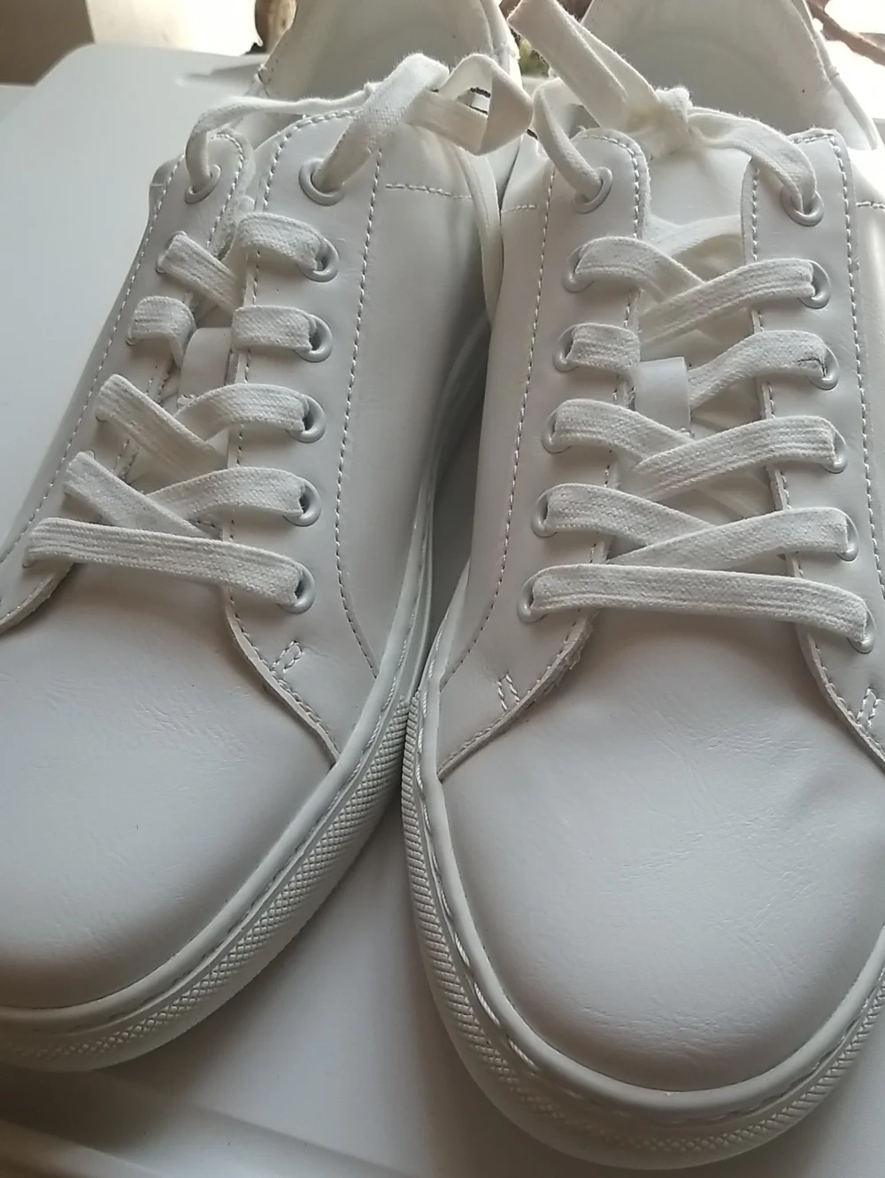 Banana Republic White Men's Low-Top Sneakers